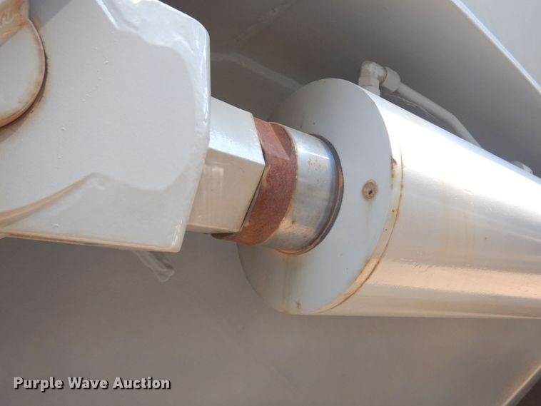 image for item MF9725 2013 Mertz 101893543  sand silo trailer