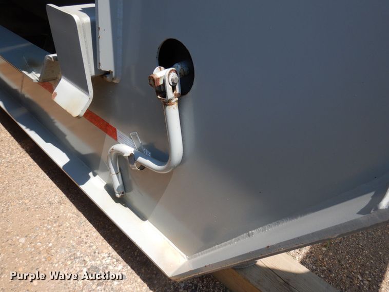 image for item MF9725 2013 Mertz 101893543  sand silo trailer