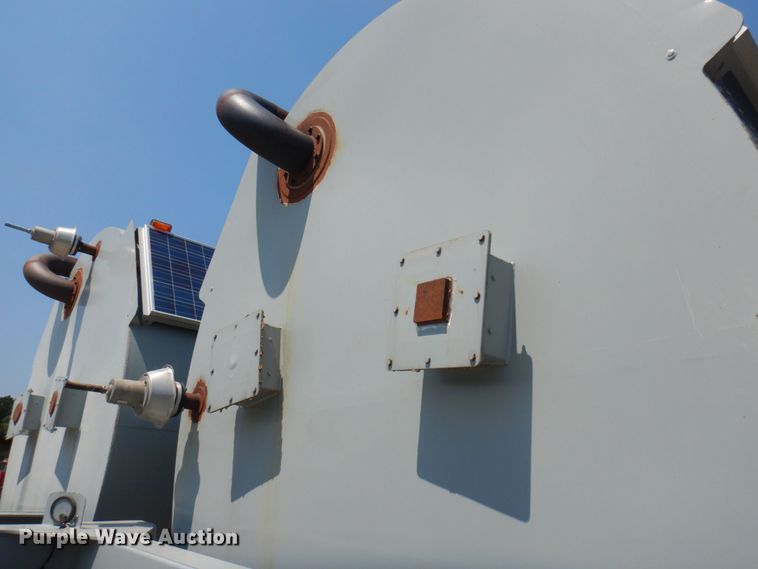 image for item MF9725 2013 Mertz 101893543  sand silo trailer