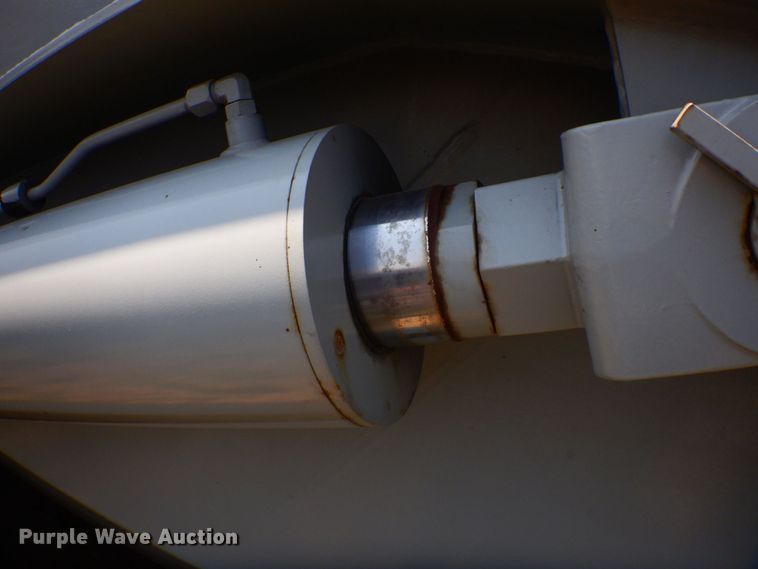 image for item MF9725 2013 Mertz 101893543  sand silo trailer