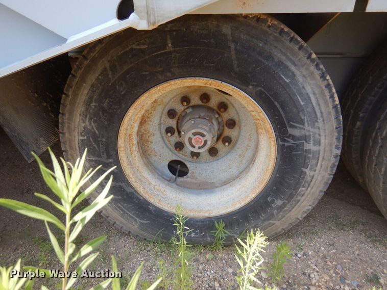 image for item MF9725 2013 Mertz 101893543  sand silo trailer