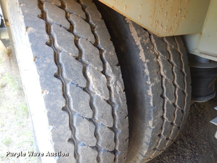 image for item MF9725 2013 Mertz 101893543  sand silo trailer