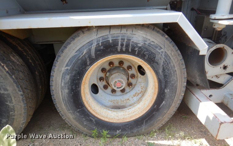 image for item MF9725 2013 Mertz 101893543  sand silo trailer