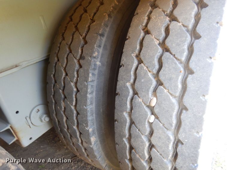 image for item MF9725 2013 Mertz 101893543  sand silo trailer