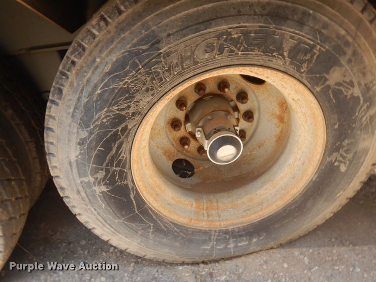 image for item MF9725 2013 Mertz 101893543  sand silo trailer