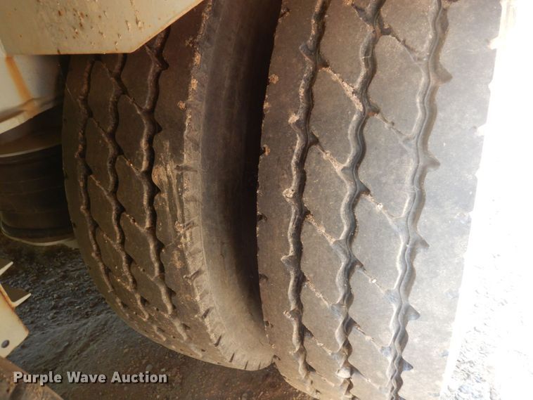 image for item MF9725 2013 Mertz 101893543  sand silo trailer