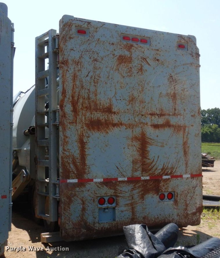 image for item MF9726 2013 Mertz 101893543  sand silo trailer