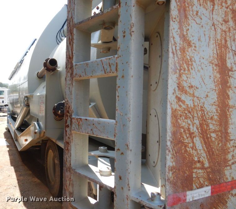 image for item MF9726 2013 Mertz 101893543  sand silo trailer