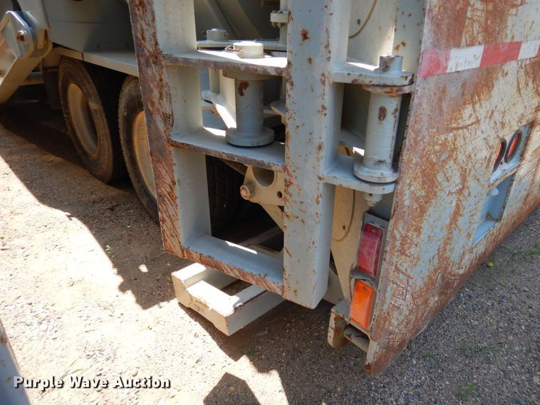 image for item MF9726 2013 Mertz 101893543  sand silo trailer