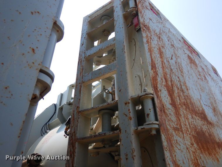 image for item MF9726 2013 Mertz 101893543  sand silo trailer