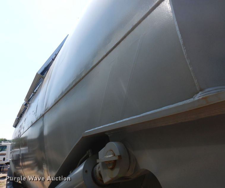 image for item MF9726 2013 Mertz 101893543  sand silo trailer