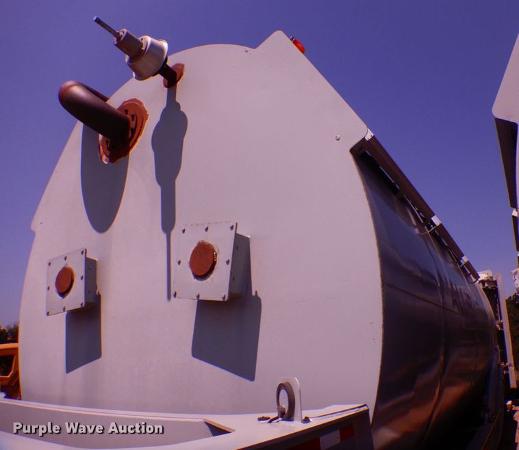 image for item MF9726 2013 Mertz 101893543  sand silo trailer