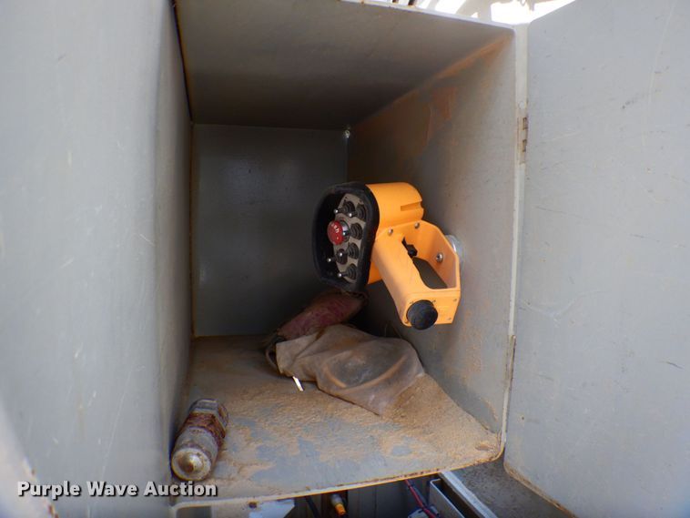 image for item MF9726 2013 Mertz 101893543  sand silo trailer