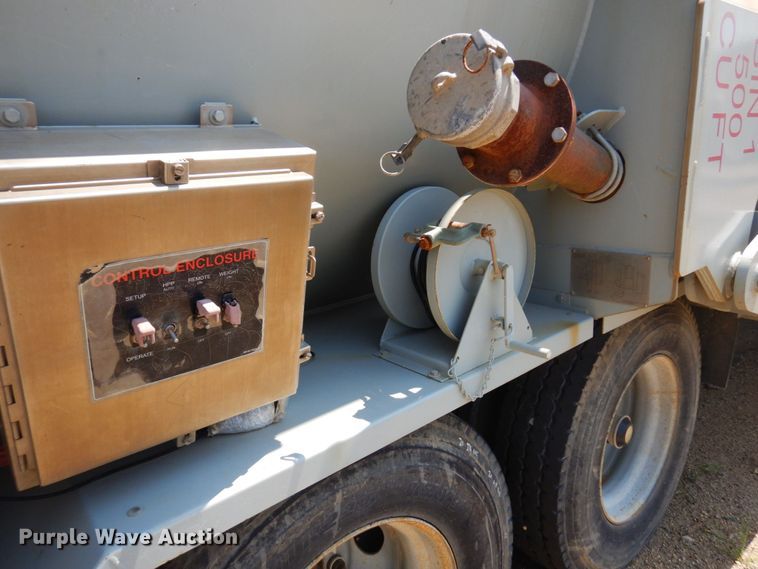 image for item MF9726 2013 Mertz 101893543  sand silo trailer