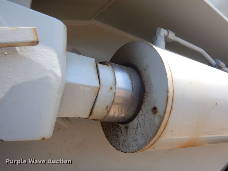 image for item MF9726 2013 Mertz 101893543  sand silo trailer