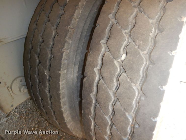 image for item MF9726 2013 Mertz 101893543  sand silo trailer