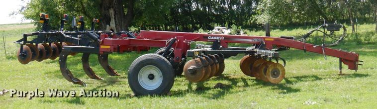 image for item MF9727 2015 Case IH Ecolo-Tiger 530C  disk ripper