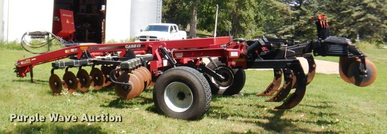 image for item MF9727 2015 Case IH Ecolo-Tiger 530C  disk ripper