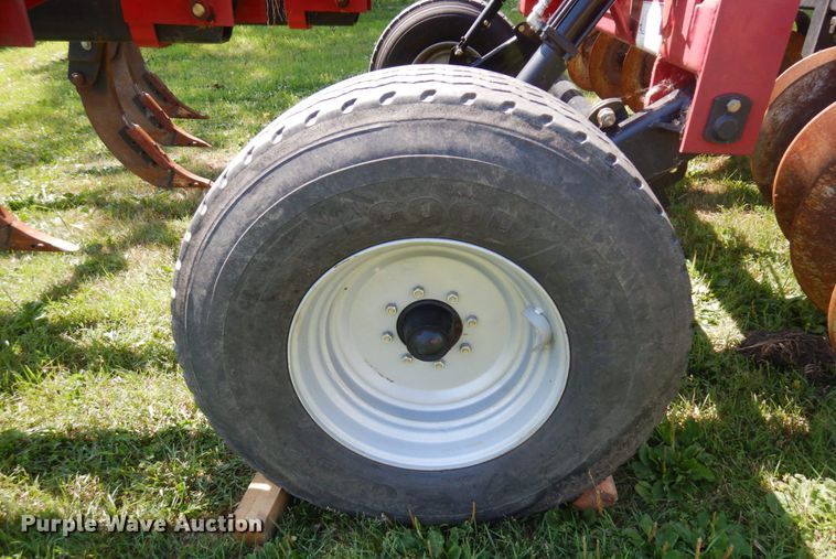 image for item MF9727 2015 Case IH Ecolo-Tiger 530C  disk ripper