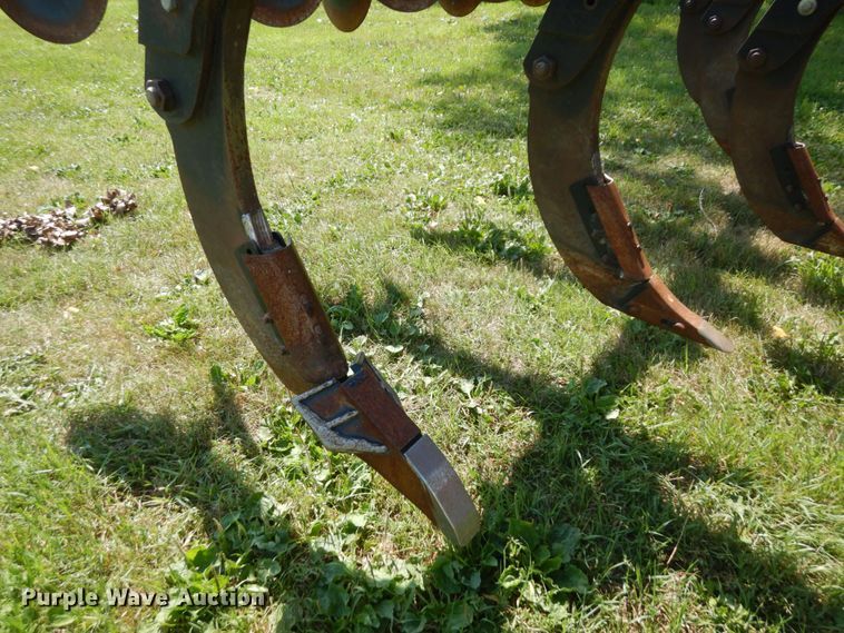 image for item MF9727 2015 Case IH Ecolo-Tiger 530C  disk ripper