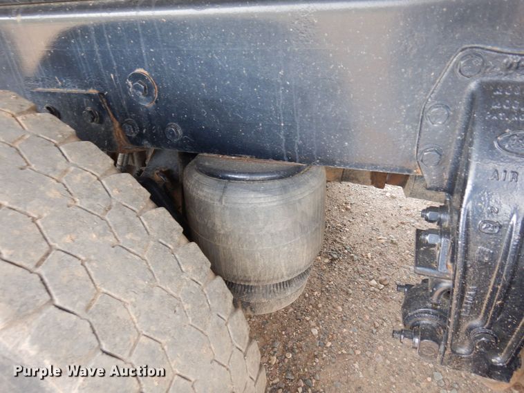 image for item MF9736 2001 Peterbilt 378  dump truck