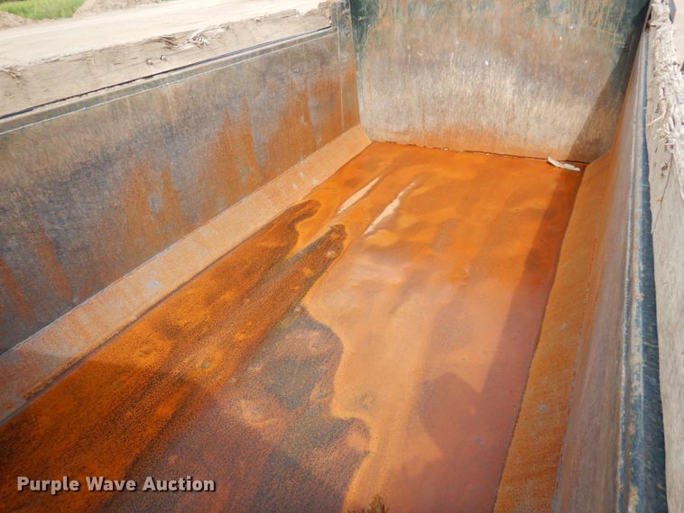 image for item MF9736 2001 Peterbilt 378  dump truck