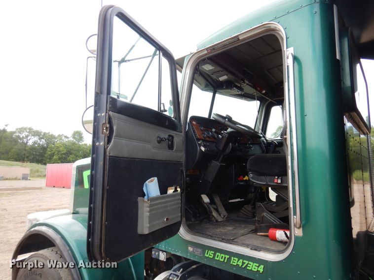 image for item MF9736 2001 Peterbilt 378  dump truck
