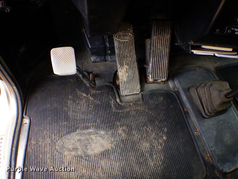 image for item MF9736 2001 Peterbilt 378  dump truck