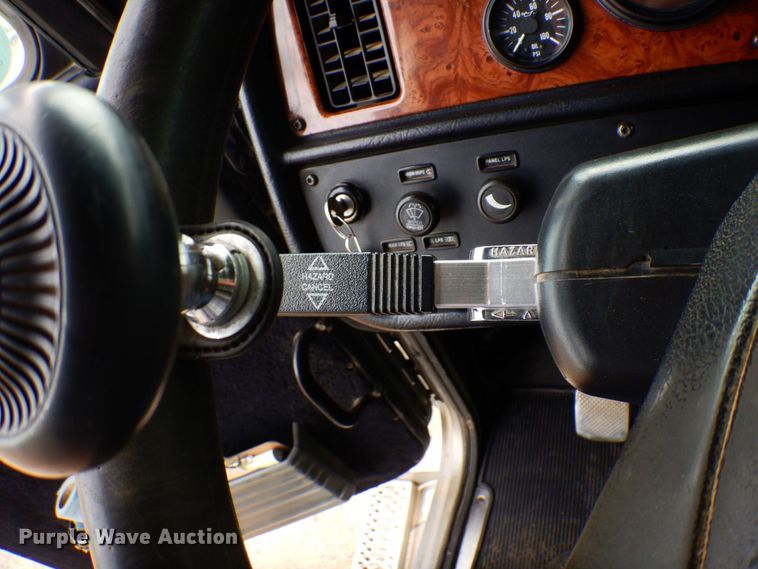 image for item MF9736 2001 Peterbilt 378  dump truck