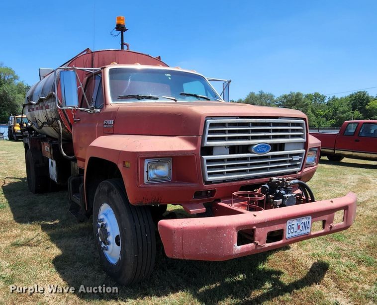 image for item MK9049 1993 Ford F700  oil distributor truck