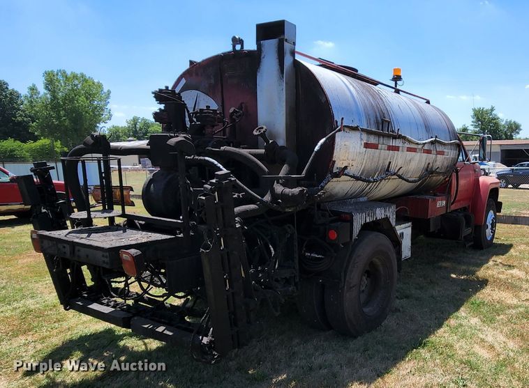 image for item MK9049 1993 Ford F700  oil distributor truck