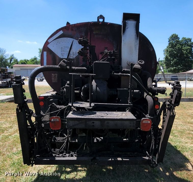 image for item MK9049 1993 Ford F700  oil distributor truck