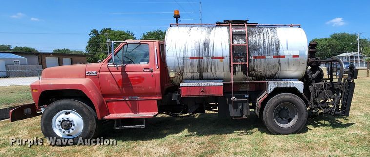 image for item MK9049 1993 Ford F700  oil distributor truck