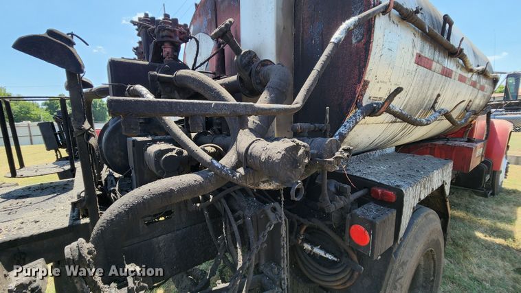 image for item MK9049 1993 Ford F700  oil distributor truck