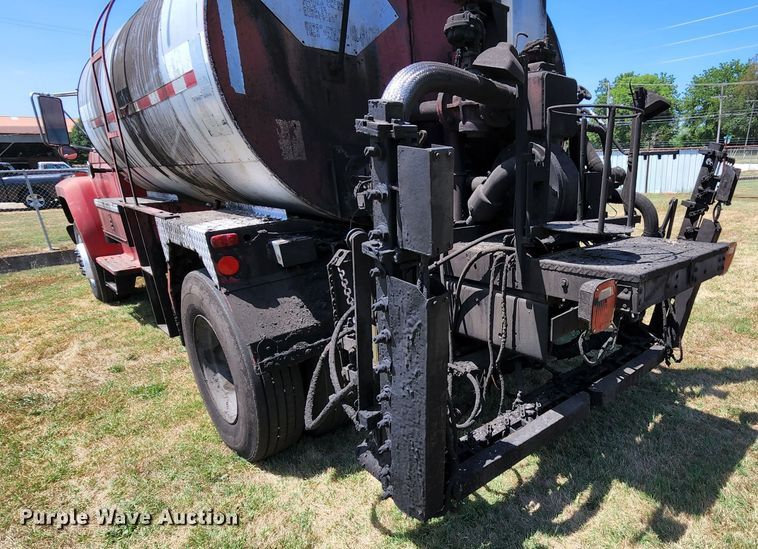 image for item MK9049 1993 Ford F700  oil distributor truck