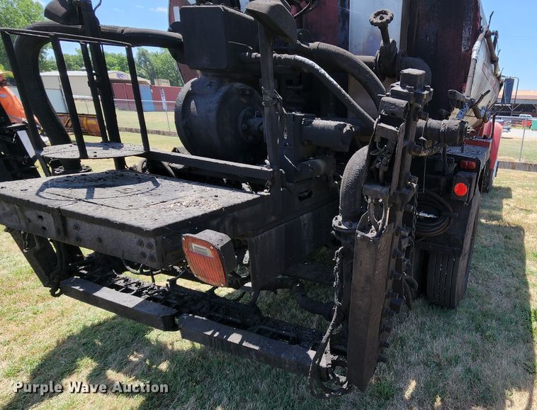 image for item MK9049 1993 Ford F700  oil distributor truck