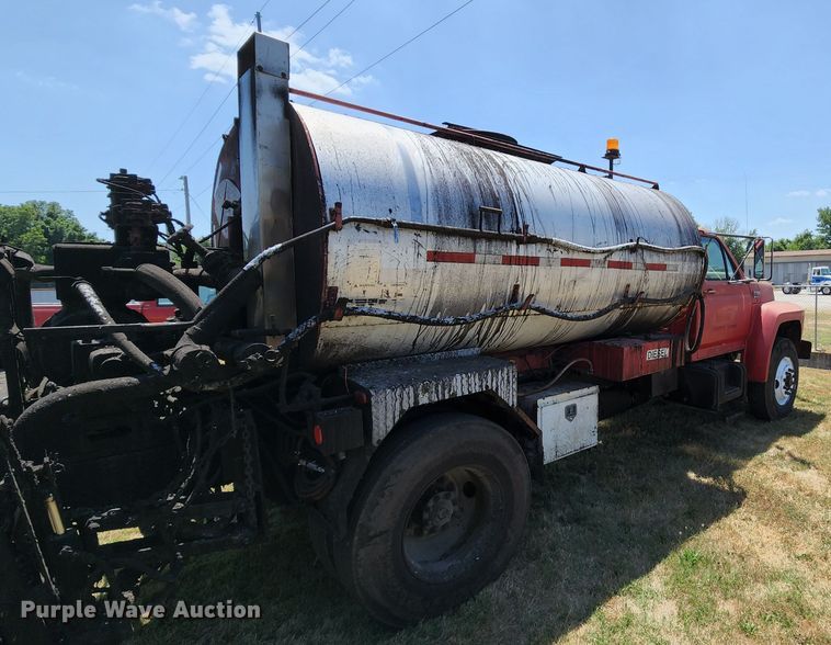 image for item MK9049 1993 Ford F700  oil distributor truck