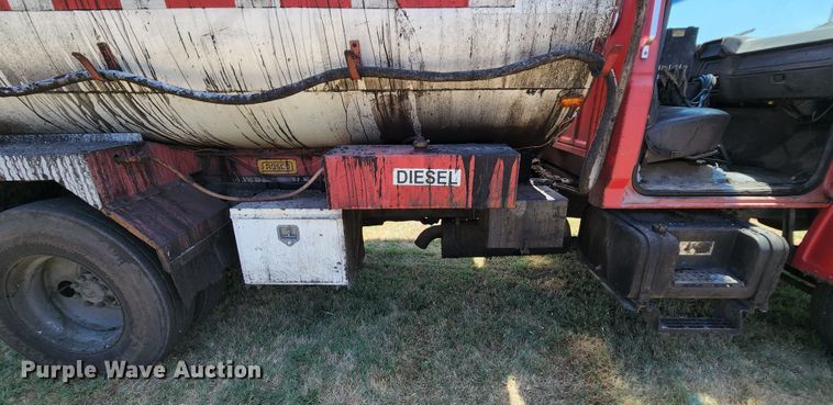 image for item MK9049 1993 Ford F700  oil distributor truck