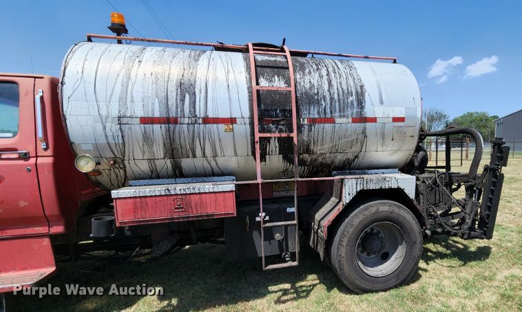 image for item MK9049 1993 Ford F700  oil distributor truck