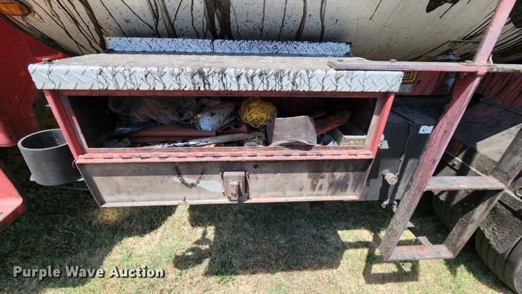 image for item MK9049 1993 Ford F700  oil distributor truck