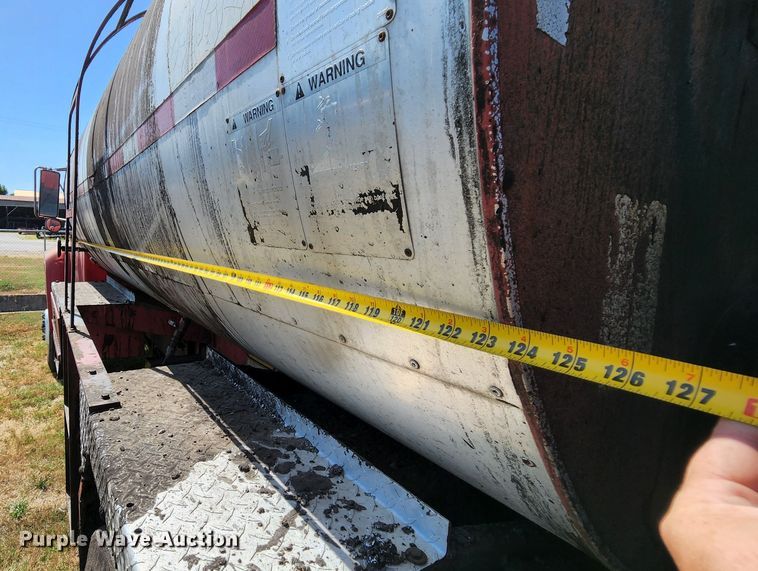 image for item MK9049 1993 Ford F700  oil distributor truck