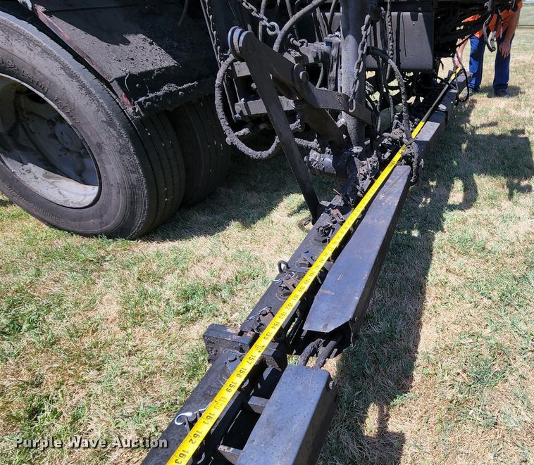 image for item MK9049 1993 Ford F700  oil distributor truck