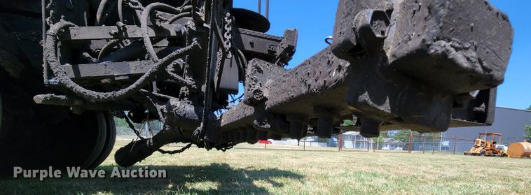 image for item MK9049 1993 Ford F700  oil distributor truck