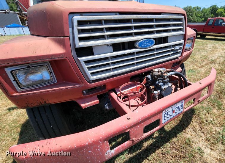 image for item MK9049 1993 Ford F700  oil distributor truck