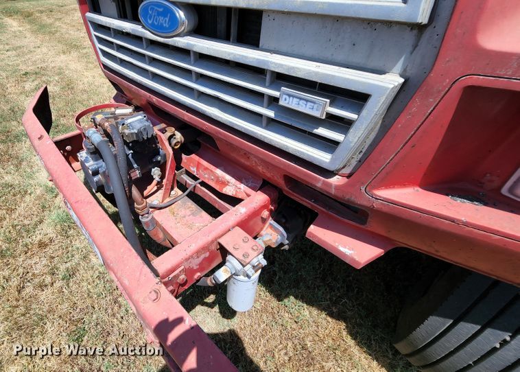 image for item MK9049 1993 Ford F700  oil distributor truck