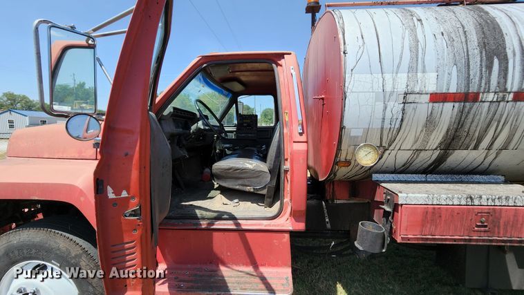 image for item MK9049 1993 Ford F700  oil distributor truck