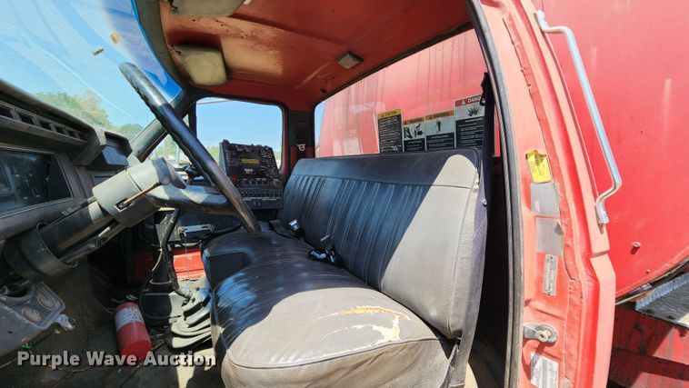 image for item MK9049 1993 Ford F700  oil distributor truck