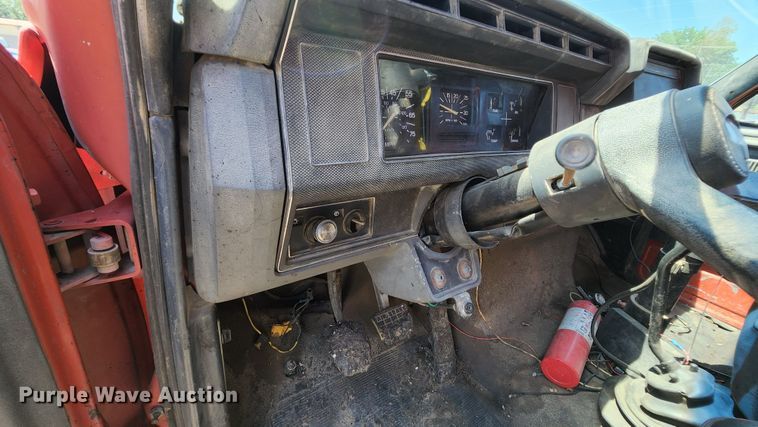 image for item MK9049 1993 Ford F700  oil distributor truck