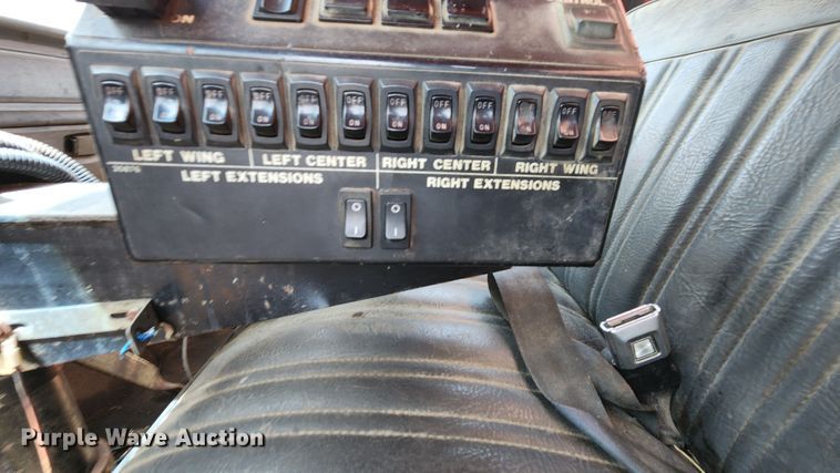 image for item MK9049 1993 Ford F700  oil distributor truck