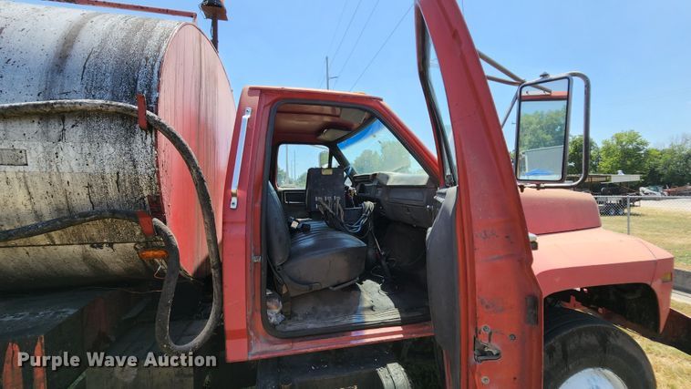 image for item MK9049 1993 Ford F700  oil distributor truck